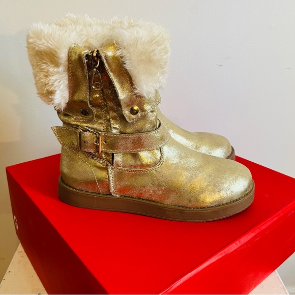 Guess women’s boots like new in box fleece and gold - Picture 2 of 7